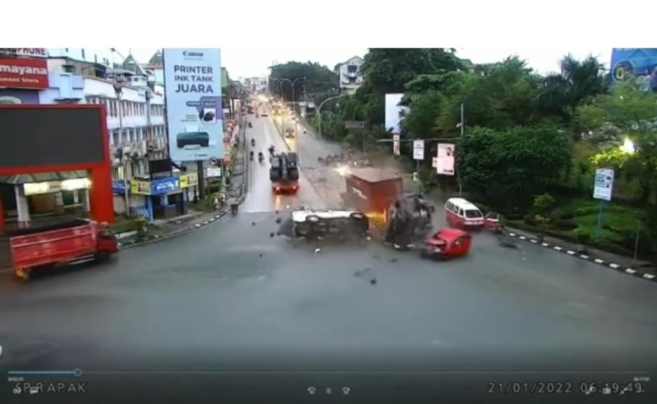 Tewaskan 5 Orang, Begini Detik-detik Kecelakaan Maut di Simpang Muara Rapak Balikpapan-1