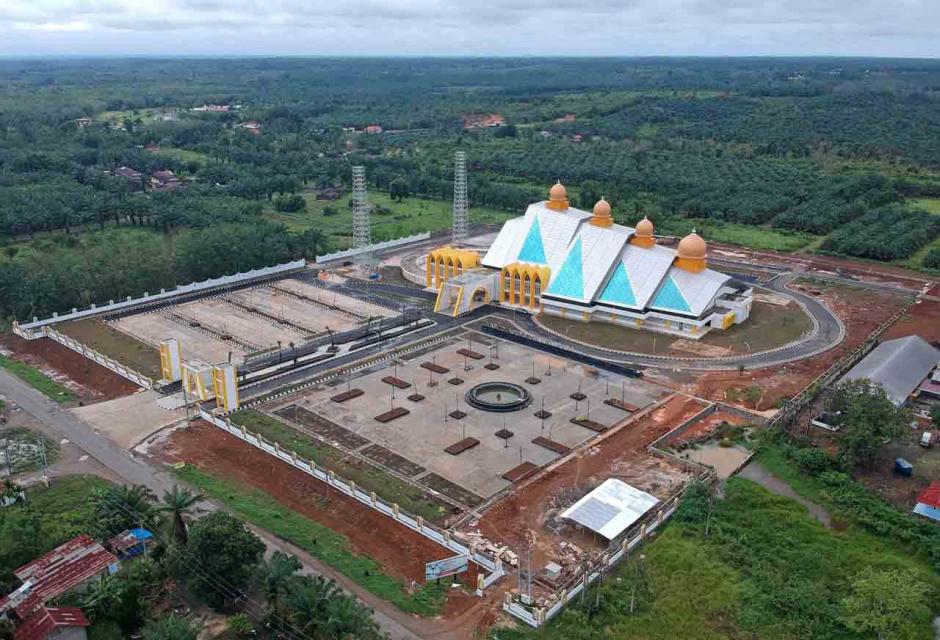 Eloknya Masjid Agung Dharmasraya di Gunung Medan-1