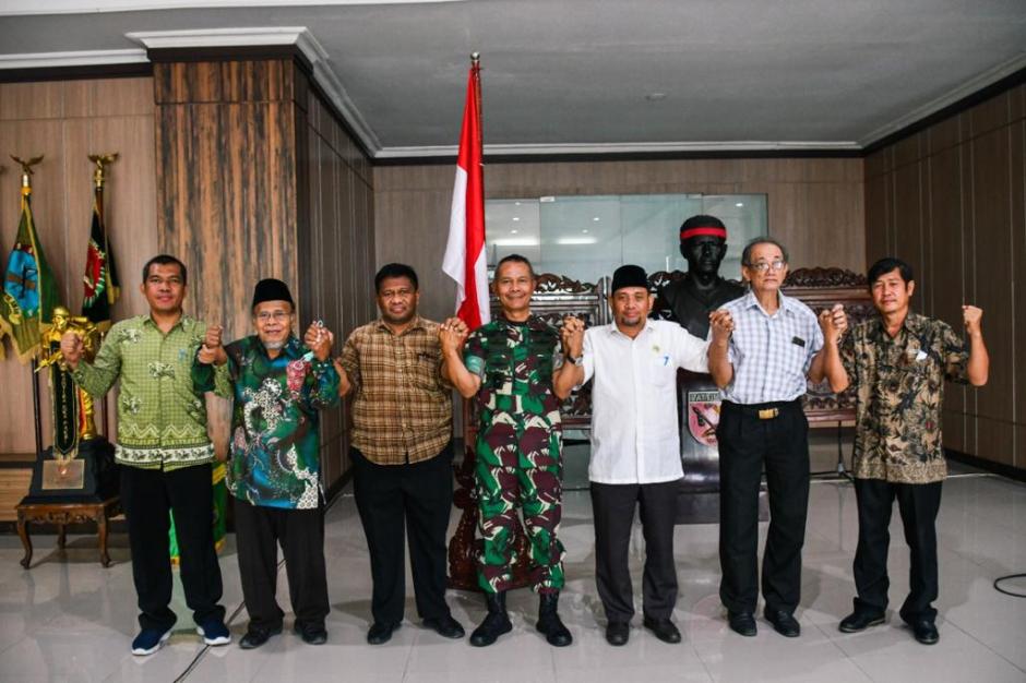 Antisipasi Meluasnya Konflik Haruku, Pangdam Pattimura Siagakan Pasukan dan Temui Tokoh Agama dan Masyarakat-2