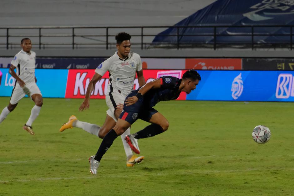 Arema FC Kalahkan Persipura Jayapura 1-0-1
