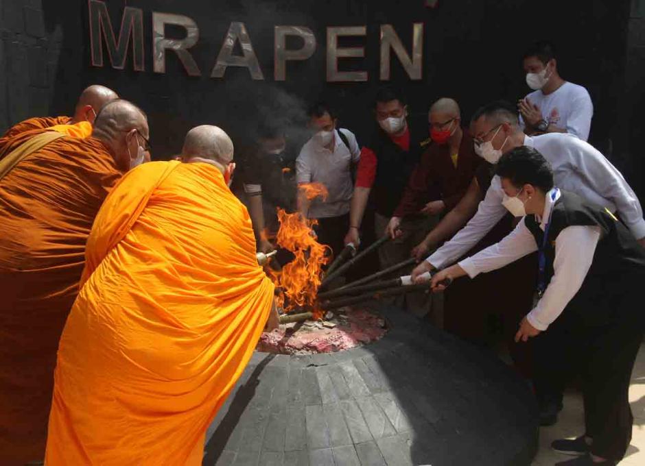 Puluhan Biksu Gelar Ritual Api Dharma Tri Suci Waisak di Mrapen Grobogan-3