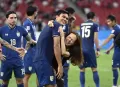Momen Manis Madam Pang Angkat Tropi Piala AFF 2020