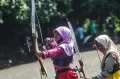 Geliat Atlet Pemanah Cilik Berlatih Tembak Target di Stadion Rawa Badak