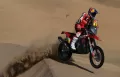 Aksi Pembalap Reli Dakar 2022 Menembus Gurun Pasir di Kota Bisha