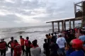 Pencarian Korban Tenggelam di Pantai Anging Mamiri