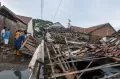 Hujan Disertai Angin Kencang Landa Rangkasbitung, Sejumlah Rumah Warga Ambruk