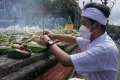 Ritual 1.000 Sajen dan Dupa di Candi Gedong Songo