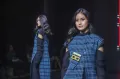 Melihat Lenggak-lenggok Model di Jakarta Fashion Trend 2022