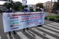 Petugas Damkar Gelar Kampanye Disiplin Prokes di Makassar