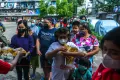 Berburu Minyak Goreng Murah di Rumah Susun Palembang