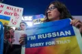 Aksi Tolak Perang Warga Rusia di LA : Kami Malu!