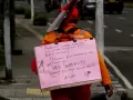 Tuntut Keadilan, Petugas PPSU Ini Jalan Kaki 16 Km Temui Gubernur Anies