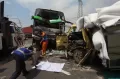 Kecelakaan Truk Vs Bus di Tol Dupak, Sopir Truk dan Kernet Meninggal