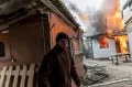 Potret Mengenaskan Warga Irpin di Ukraina Selamatkan Bayi Mungil Saat Dibombardir Rusia