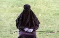 Usai Dieksekusi Cambuk, Terpidana Pelanggar Syariat Islam Ini Tersungkur