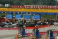Antrean Kendaraan Pemudik di Gerbang Tol Kalikangkung Semarang H-8 Lebaran
