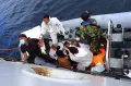 TNI AL Evakuasi Korban Selamat Tenggelamnya KM Ladang Pertiwi 2