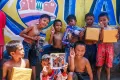 Antusiasme Masyarakat Ikut Lomba Panjat Pinang di Jalan Malengkeri Makassar