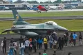 Antusias Warga Palembang di Wisata Dirgantara, Bisa Berswafoto Bareng Pilot F-16