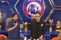 Sambil Menangis, Presiden Arema FC Sebut Manajemen Siap Bertanggung Jawab dan Menerima Sanksi atas Tragedi Kanjuruhan