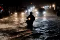 Akibat Hujan Deras, Jalan Raya di Jakarta Barat Terendam Banjir
