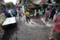 Akses Jalan  Swadarma Raya Petukangan Terputus Akibat Banjir Luapan Sungai Pesangerahan