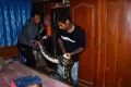 Evakuasi Ular Sanca Tiger Sepanjang 4 Meter di Rumah Warga