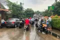 Depok Hujan Deras, Jalan Radar Auri Cimanggis Terendam Banjir 