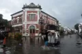Penampakan Kawasan Kota Lama Semarang Terkepung Banjir