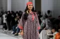 Mandjha Hijab Karya Ivan Gunawan Tampil di Peragaan Busana Garis Poetih 2023