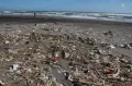 Pantai Gumuk Pasir Dipenuhi Sampah