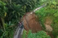Jalan Longsor di Padang Pariaman Akibat Curah Hujan Tinggi