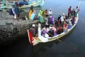 Santri Pulang Kampung Menggunakan Perahu Motor