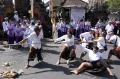 Keseruan Tradisi Mbed-Mbedan di Bali
