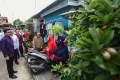 Menteri ATR Serahkan Sertifikat Tanah Warga Palembang dari Rumah ke Rumah