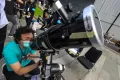 Antusiasme Warga Jakarta Menyaksikan Gerhana Matahari Hibrida di TIM