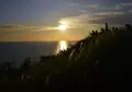 Menikmati Matahari Terbenam di Puncak Bukit Gado-gado Padang