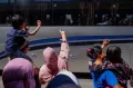 Tangis Haru Keluarga Keluarga Sambut Kedatangan Jamaah Haji Makassar