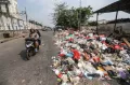 Gunungan Sampah Meluber di TPSS Pancoran Mas Depok