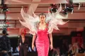 Awkarin Gunakan Gaun Pink Tampil Melenggang di Fashion Show JF3