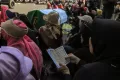 Tolak Bergabung ke Kabupaten Banyuasin, Ratusan Warga Baca Yasin di Kantor Gubernur Sumsel