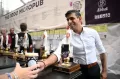 Aksi PM Inggris Rishi Sunak Jadi Bartender di Festival Bir London