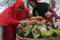 Lomba Tumpeng Pempek HUT RI di Palembang