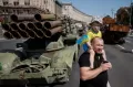 Sambut Hari Kemerdekaan, Ukraina Pajang Tank Rusak Rusia di Kiev