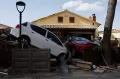 Ngeri, Mobil Terbalik Tumpang Tindih Terseret Banjir di Spanyol