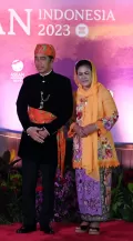 Mirip Abang None, Begini Penampilan Jokowi-Iriana di Gala Dinner KTT ke-43 ASEAN