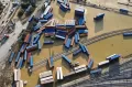Tumpukan Peti Kemas Roboh Disapu Banjir Bandang di Istanbul