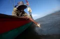 Jaga Keberlanjutan Tangkapan, Nelayan Kamboja Lepas Kepiting Muda