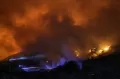 Petugas Damkar Kewalahan Padamkan Kebakaran di TPA Jatibarang Semarang