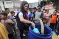 Sebulan Lebih Alami Krisis, Partai Perindo Kirim Bantuan Air Bersih untuk Warga Kalideres